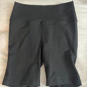 Outdoor Voices 7" biker shorts Medium